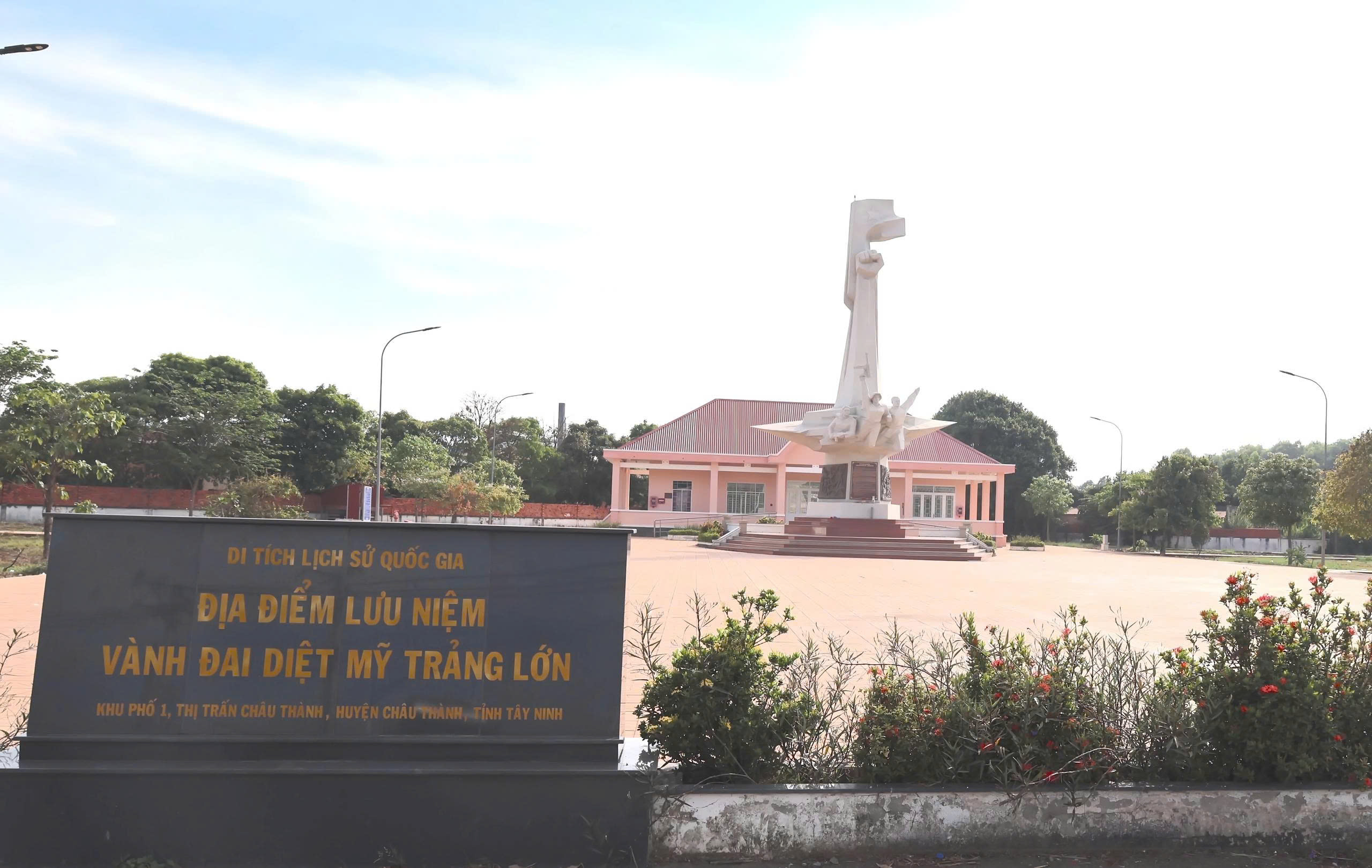 Di tích lịch sử Địa điểm lưu niệm Vành đai diệt Mỹ - Trảng Lớn